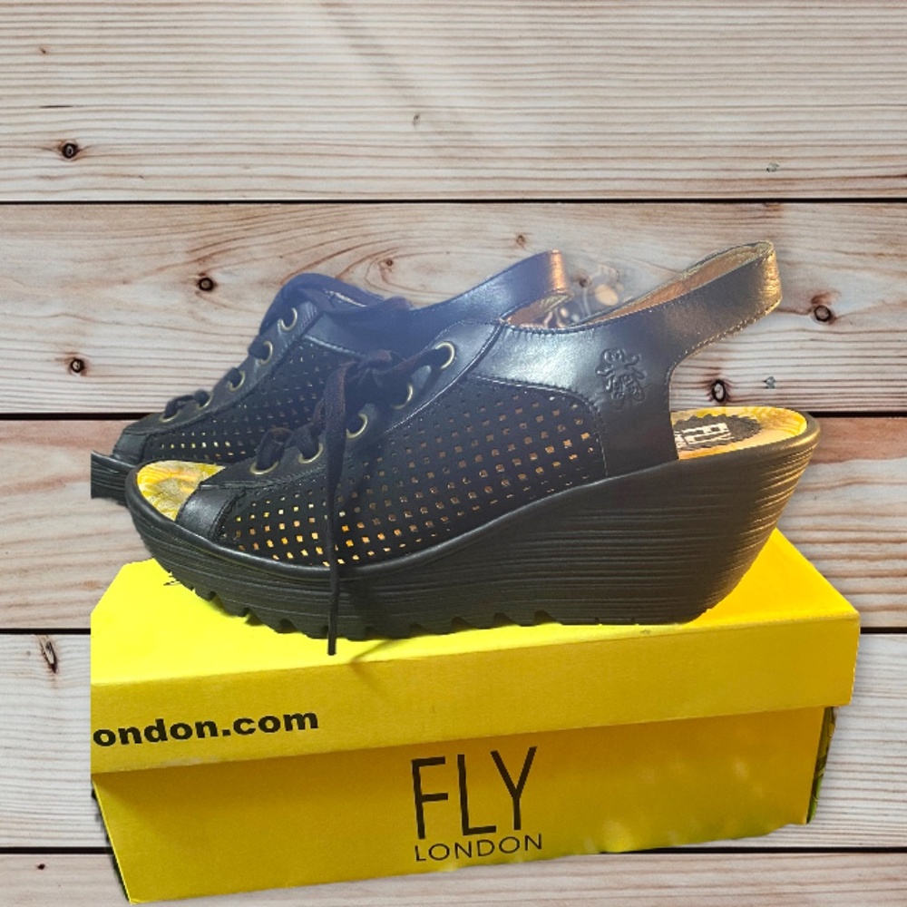FLY LONDON York Wedge Sandal comfort wedge